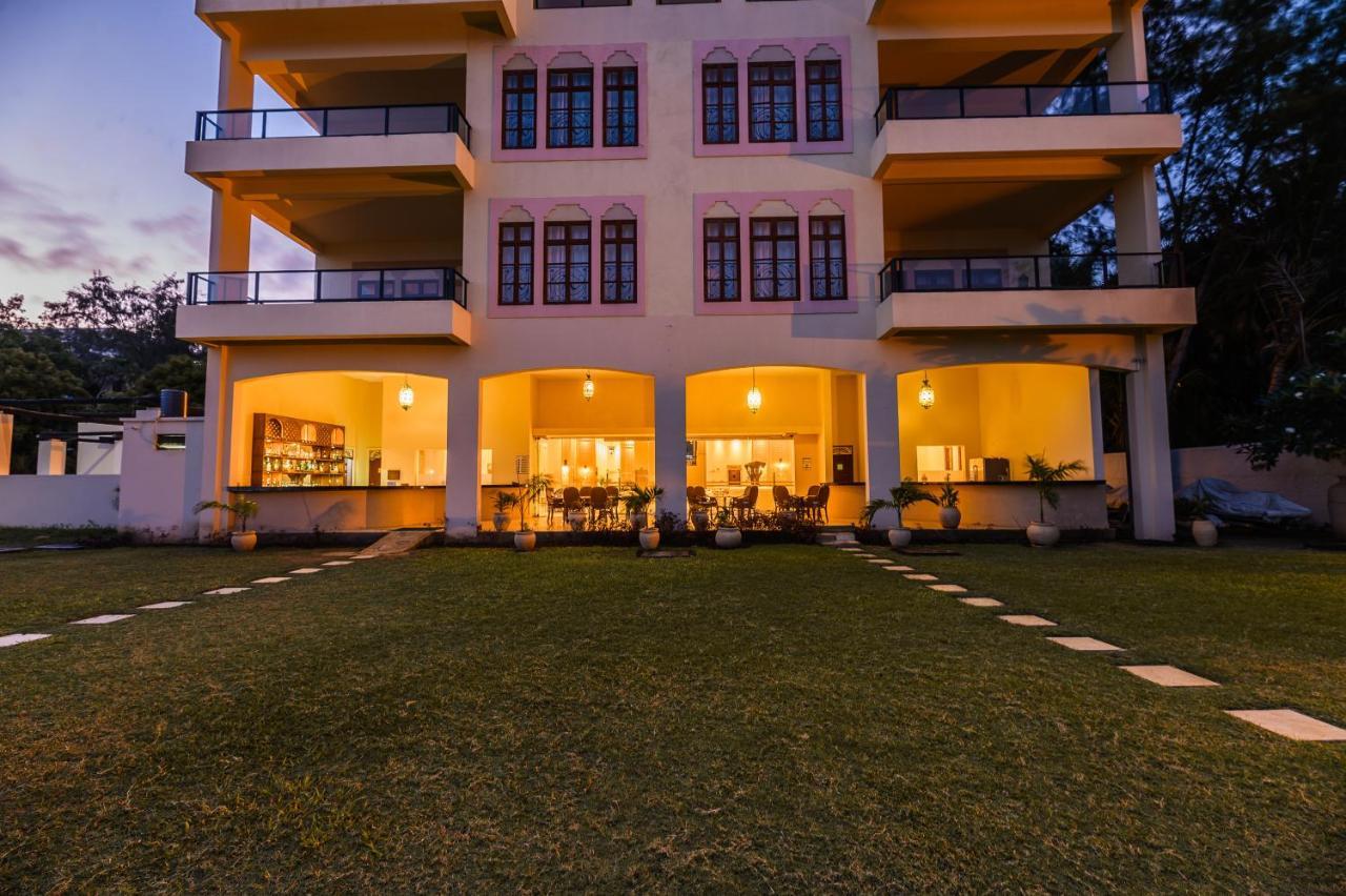 Cocoa Boutique Hotel - Your Kenyan Beachfront Bliss Момбаса Екстериор снимка